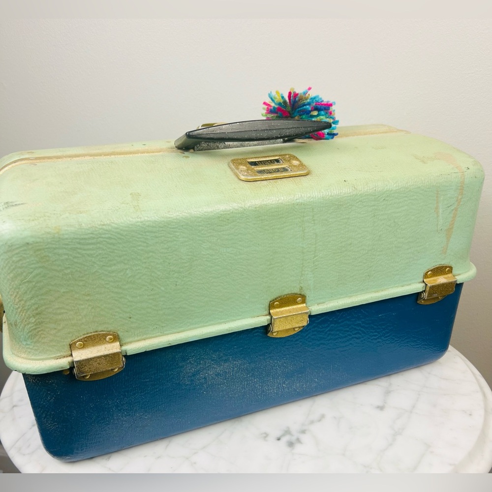 Vintage UMCO Metal Fishing Tackle Box – 1950s–60s